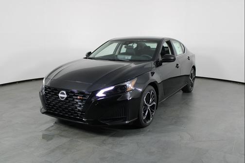 Super Black 2026 Nissan Altima SR FWD