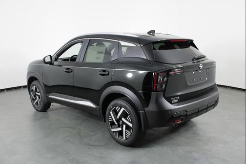 Super Black 2026 Nissan Kicks SV