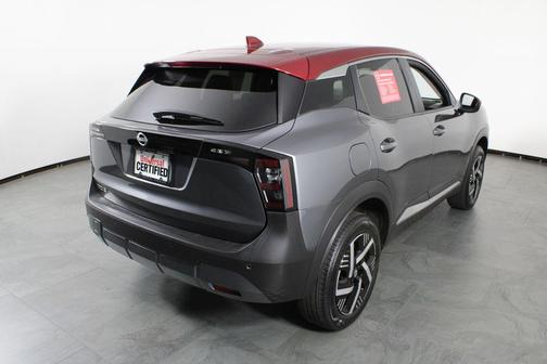 Gun Metallic/Scarlet Ember Tintcoat 2025 Nissan Kicks SV