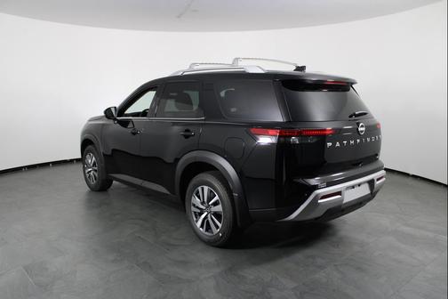 2025 Nissan Pathfinder SL FWD