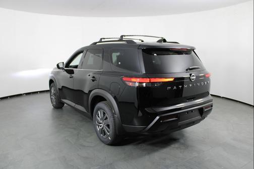 Super Black 2026 Nissan Pathfinder SV