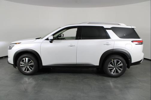 2025 Nissan Pathfinder SL FWD