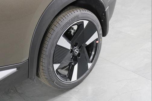 Canyon Bronze Metallic 2026 Nissan Kicks SR