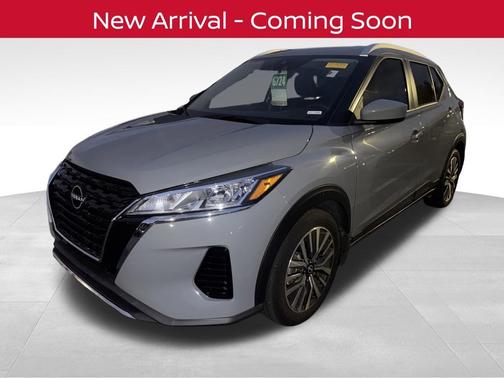 Boulder Gray Pearl 2023 Nissan Kicks SV