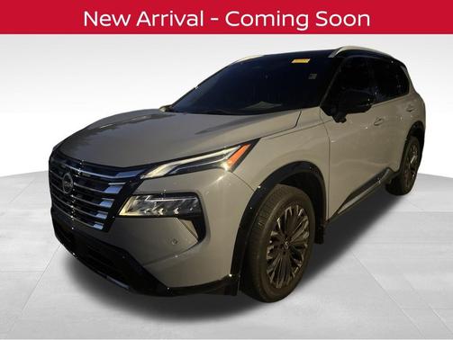 Boulder Gray Pearl/Super Black 2024 Nissan Rogue Platinum