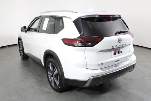 Everest White Pearl 2024 Nissan Rogue SL