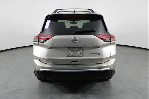 Champagne Silver Metallic/Super Black 2026 Nissan Rogue Platinum