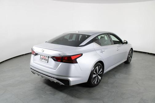 Brilliant Silver Metallic 2019 Nissan Altima 2.5 SL