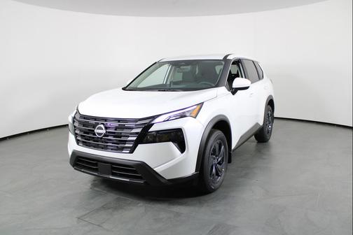 Everest White Pearl Tricoat 2026 Nissan Rogue SV