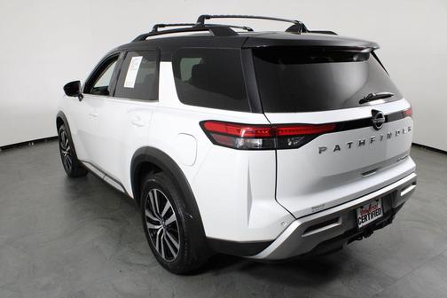 2025 Nissan Pathfinder Platinum FWD