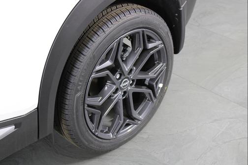 Aspen White Tricoat 2026 Nissan Kicks SR