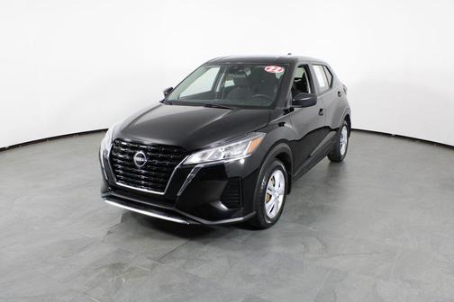 Super Black 2022 Nissan Kicks S