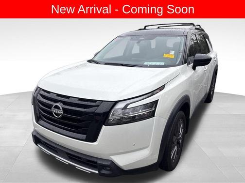 2023 Nissan Pathfinder SL FWD