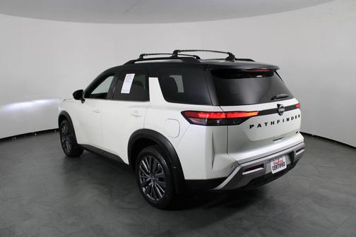 2023 Nissan Pathfinder SL FWD
