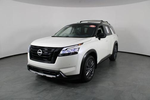 2023 Nissan Pathfinder SL FWD