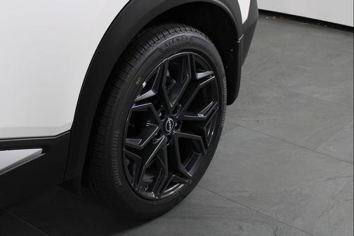 Aspen White Tricoat 2026 Nissan Kicks SR