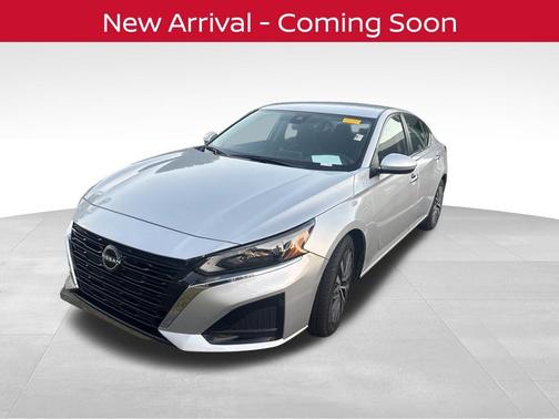Brilliant Silver Metallic 2023 Nissan Altima 2.5 SV