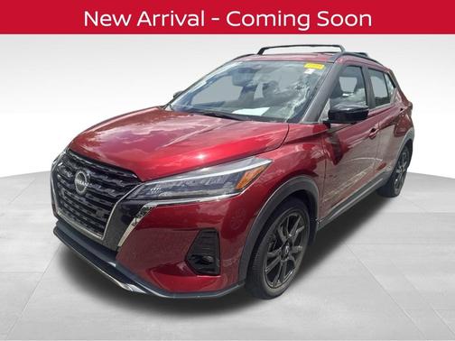 Scarlet 2023 Nissan Kicks SR