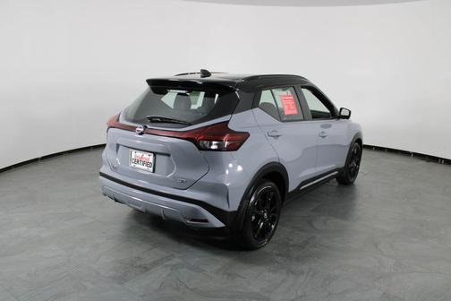 Gray/Super Black 2024 Nissan Kicks SR