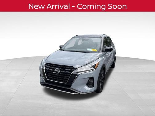 Gray/Super Black 2024 Nissan Kicks SR