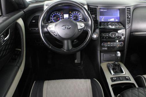 Black Obsidian 2017 INFINITI QX70 Base