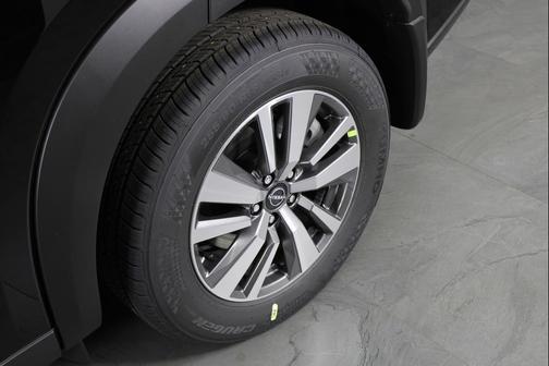 2025 Nissan Pathfinder SL FWD