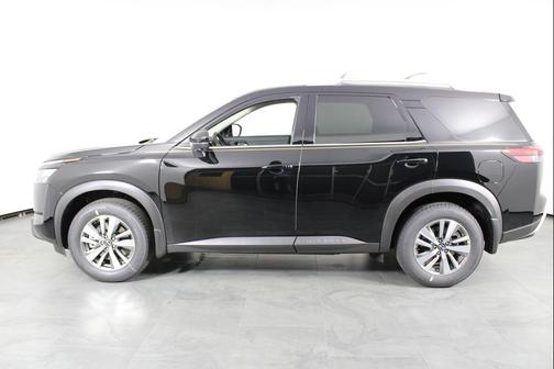 2025 Nissan Pathfinder SL FWD
