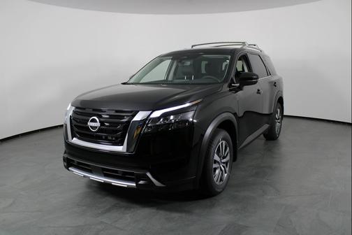 2025 Nissan Pathfinder SL FWD