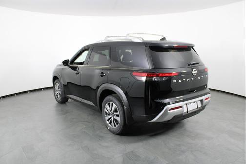 2025 Nissan Pathfinder SL FWD
