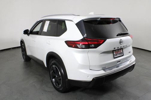 Everest White Pearl 2024 Nissan Rogue SV