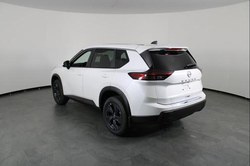 Everest White Pearl Tricoat 2026 Nissan Rogue SV