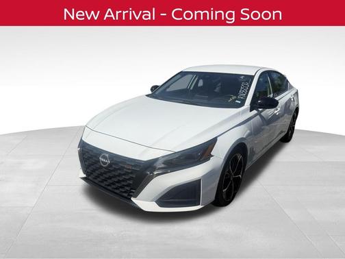 Glacier White 2024 Nissan Altima SR FWD