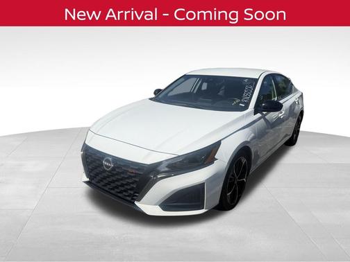 Glacier White 2024 Nissan Altima SR FWD