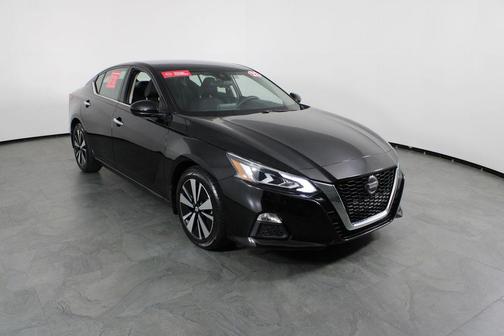 Super Black 2022 Nissan Altima 2.5 SV
