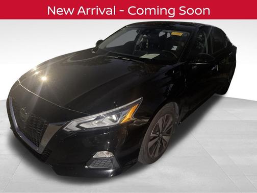 Super Black 2022 Nissan Altima 2.5 SV