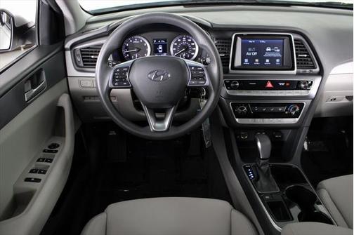 2018 Hyundai SONATA SE