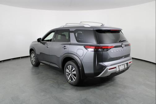 2025 Nissan Pathfinder SL FWD