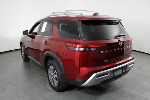 2023 Nissan Pathfinder SL FWD