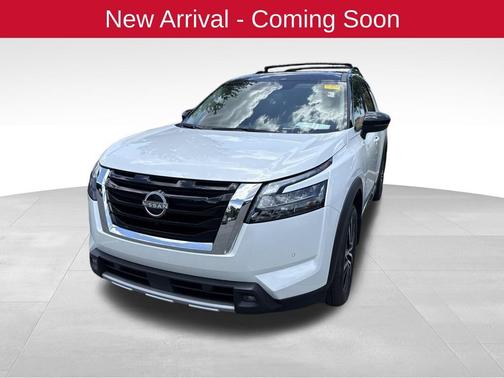Everest White Pearl Tricoat/Super Black 2025 Nissan Pathfinder Platinum FWD