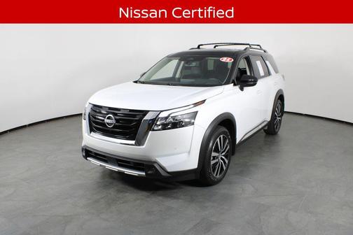 Everest White Pearl Tricoat/Super Black 2025 Nissan Pathfinder Platinum FWD