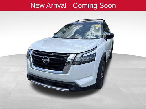Everest White Pearl Tricoat/Super Black 2025 Nissan Pathfinder Platinum FWD