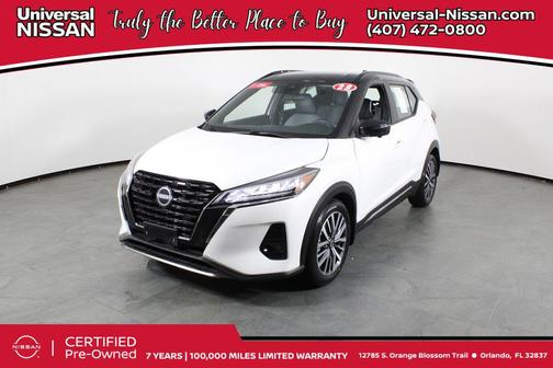 Aspen White Tricoat/Super Black 2023 Nissan Kicks SR