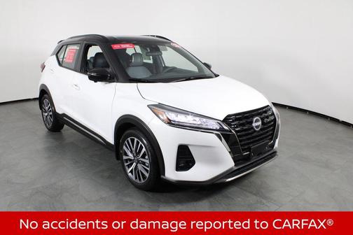 Aspen White Tricoat/Super Black 2023 Nissan Kicks SR