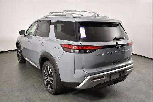 2025 Nissan Pathfinder Platinum FWD