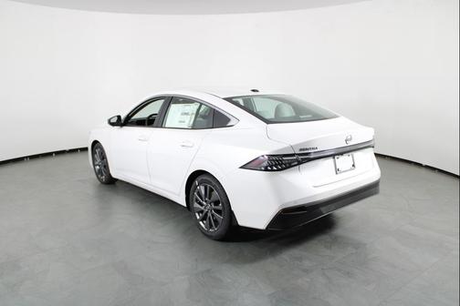 Aspen White Tricoat 2026 Nissan Sentra SL