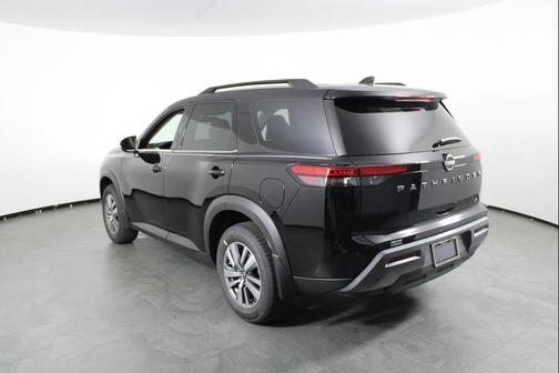 Super Black 2026 Nissan Pathfinder SL