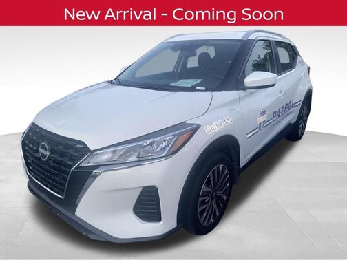 Aspen White Tricoat 2023 Nissan Kicks SV