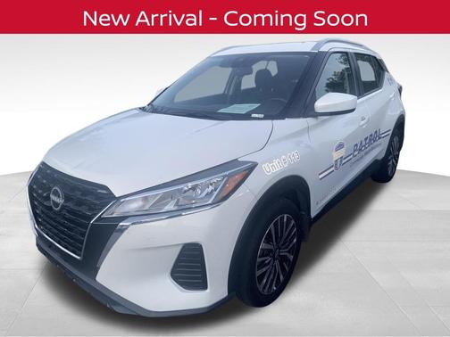 Aspen White Tricoat 2023 Nissan Kicks SV