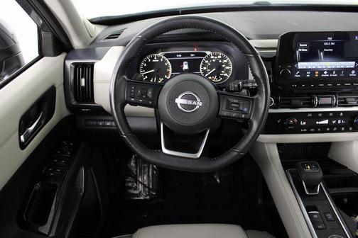 2022 Nissan Pathfinder SL 4WD