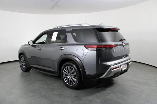 2022 Nissan Pathfinder SL 4WD